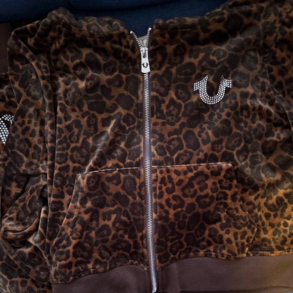 True Religion Brown Leopard Print Set - Picture 3 of 5